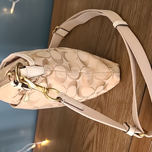 Coach Beige and Cream Crossbody Bag - Picture 3 of 16